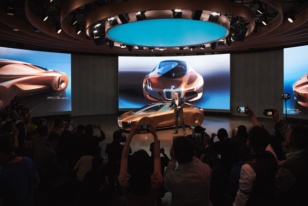 BMW_100_World_Tour_Iconic_5